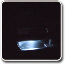 LED világítás autóba, ajtózseb